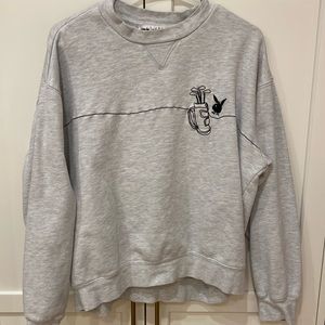 Men’s gray sweatshirt